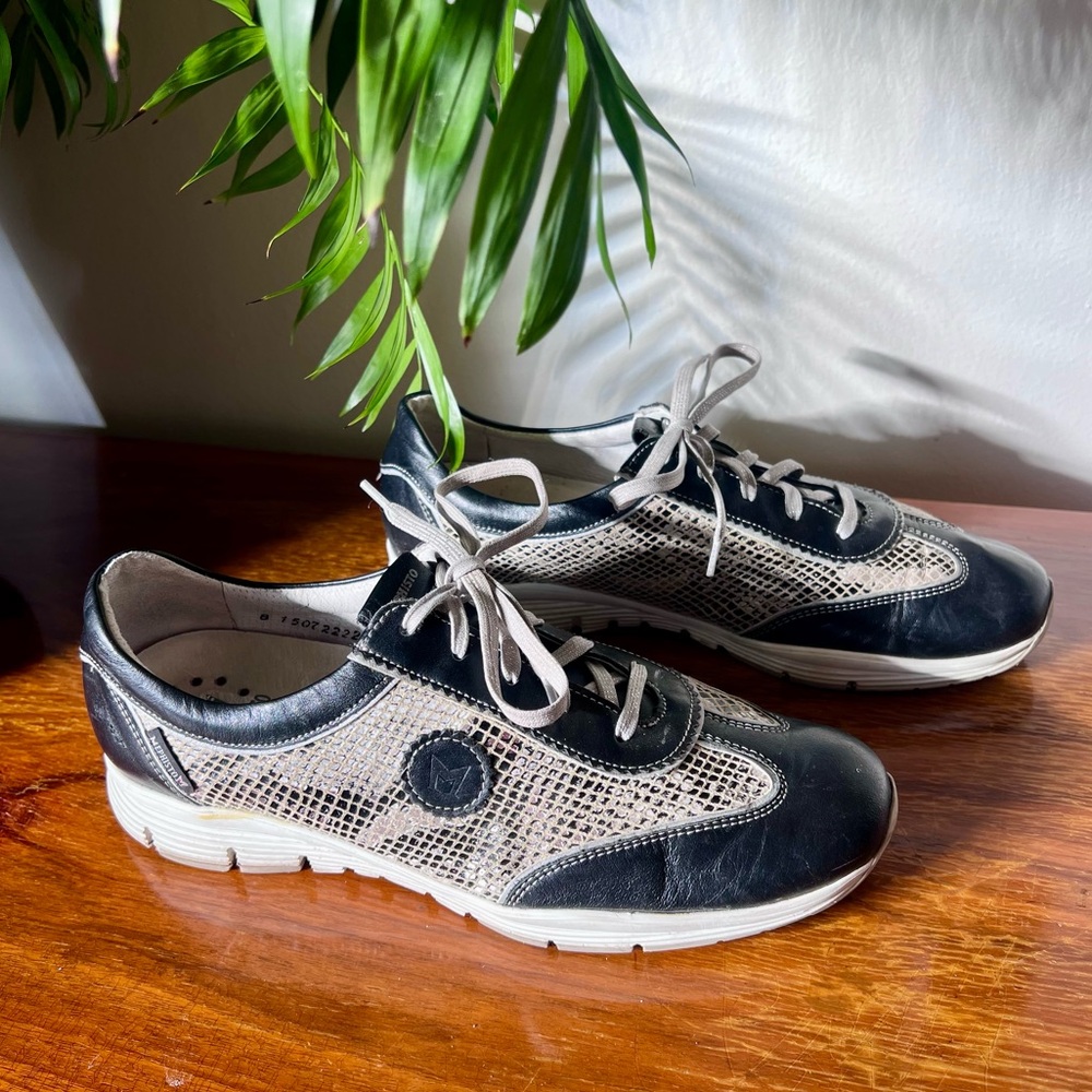 Mephisto RUN-KIT Womens Black Cream Snake Print Comfort Sneaker